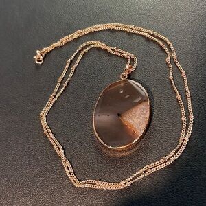 Quartz slice necklace—18” Drop. Gold tone.